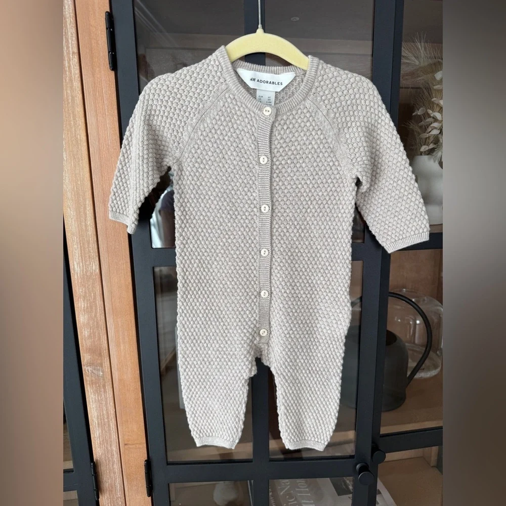 H&M knit coverall textured beige unisex baby suit romper long sleeve neutrsl